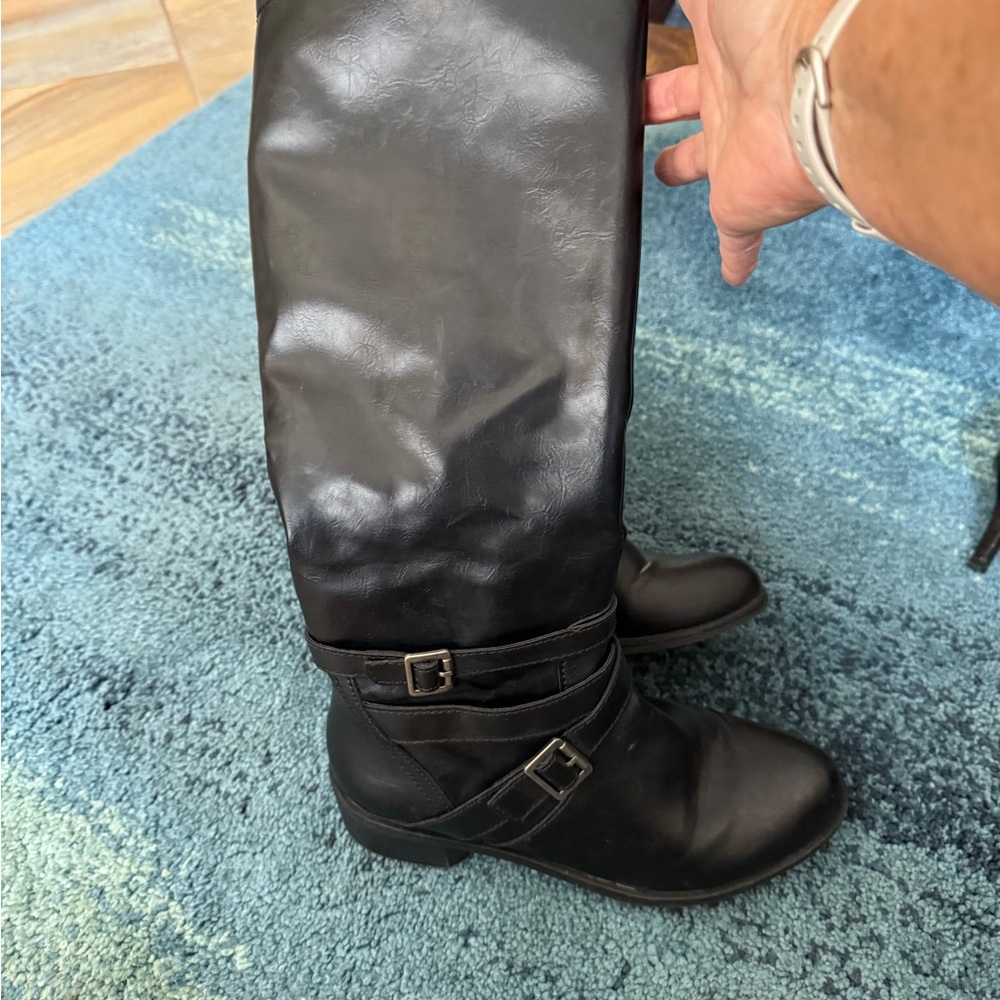 Stylish Black leather Boots